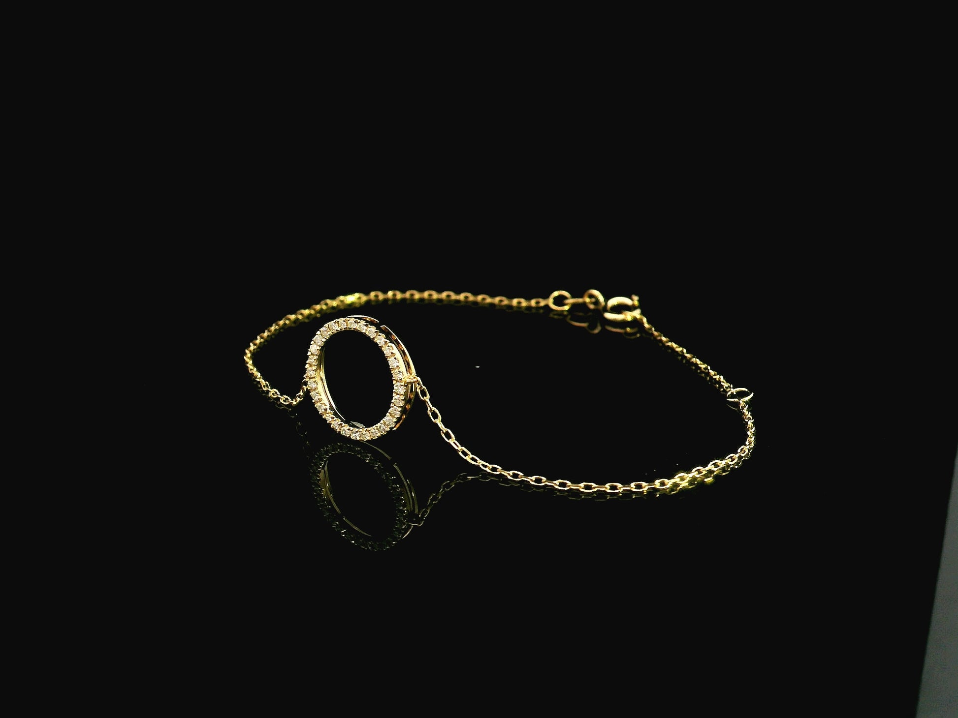 18K yellow gold diamond circle bracelet with pavé set natural diamonds