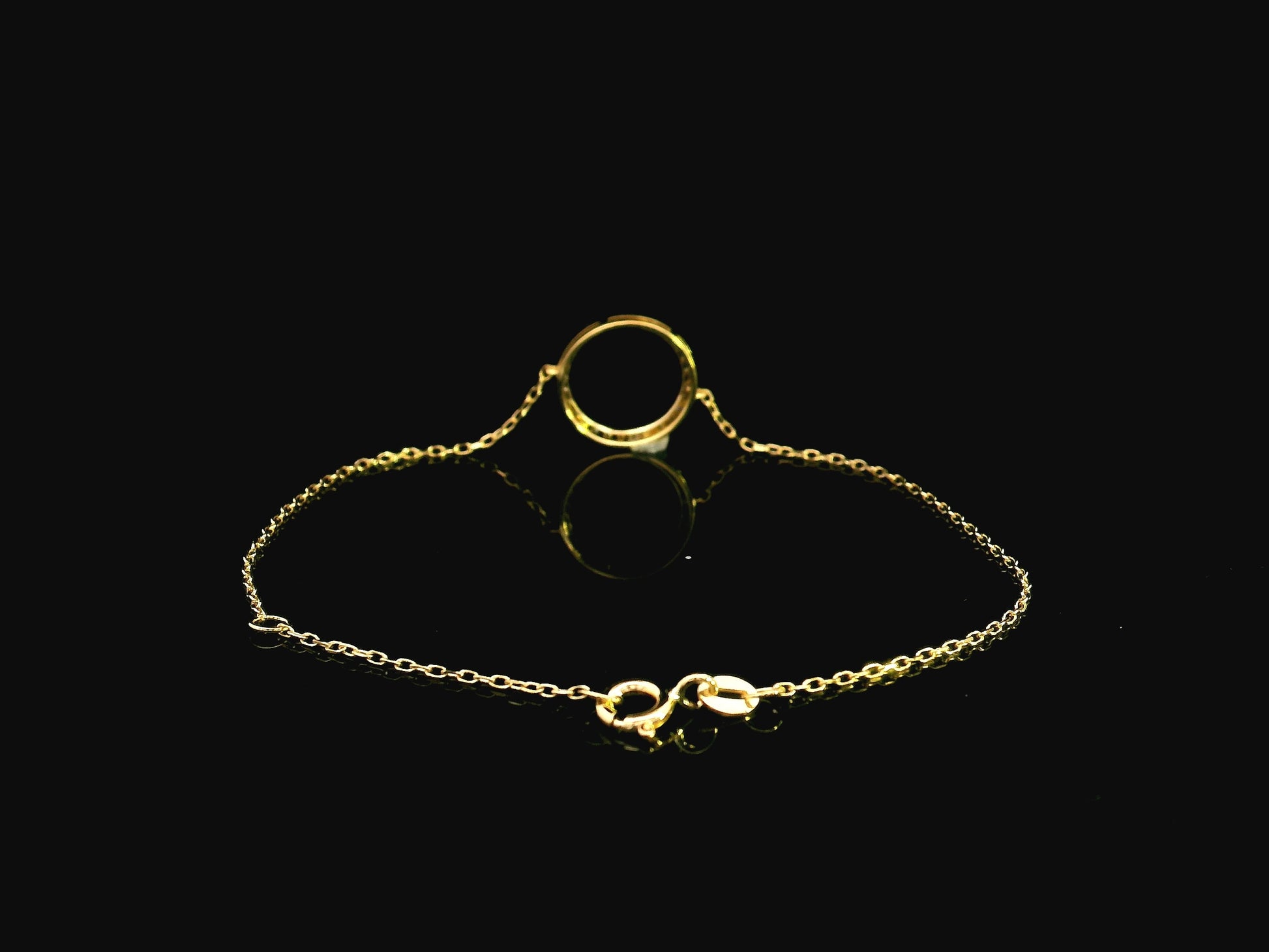 18K yellow gold diamond circle bracelet with pavé set natural diamonds
