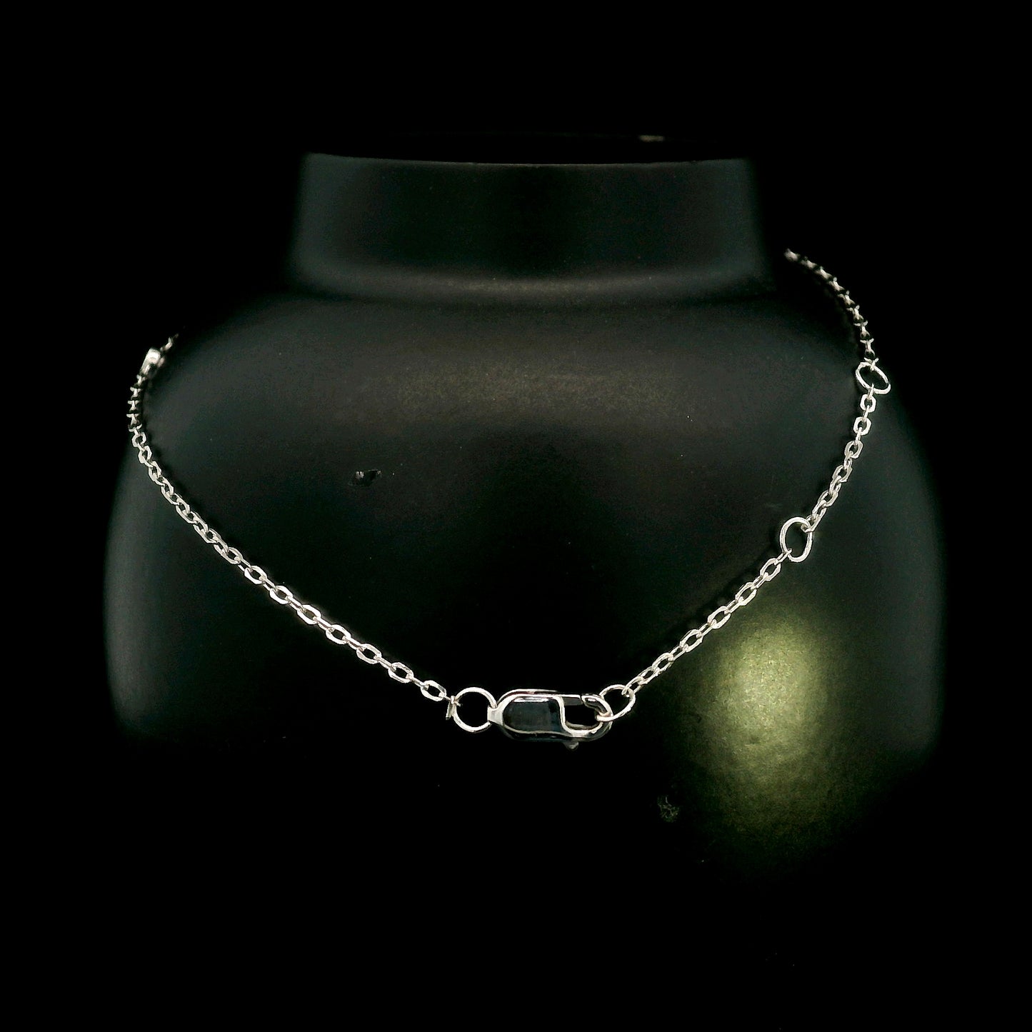 Diamond chain bracelet in 18K white gold featuring a pavé diamond star motif with bezel-set station diamonds totalling 0.16 carat.