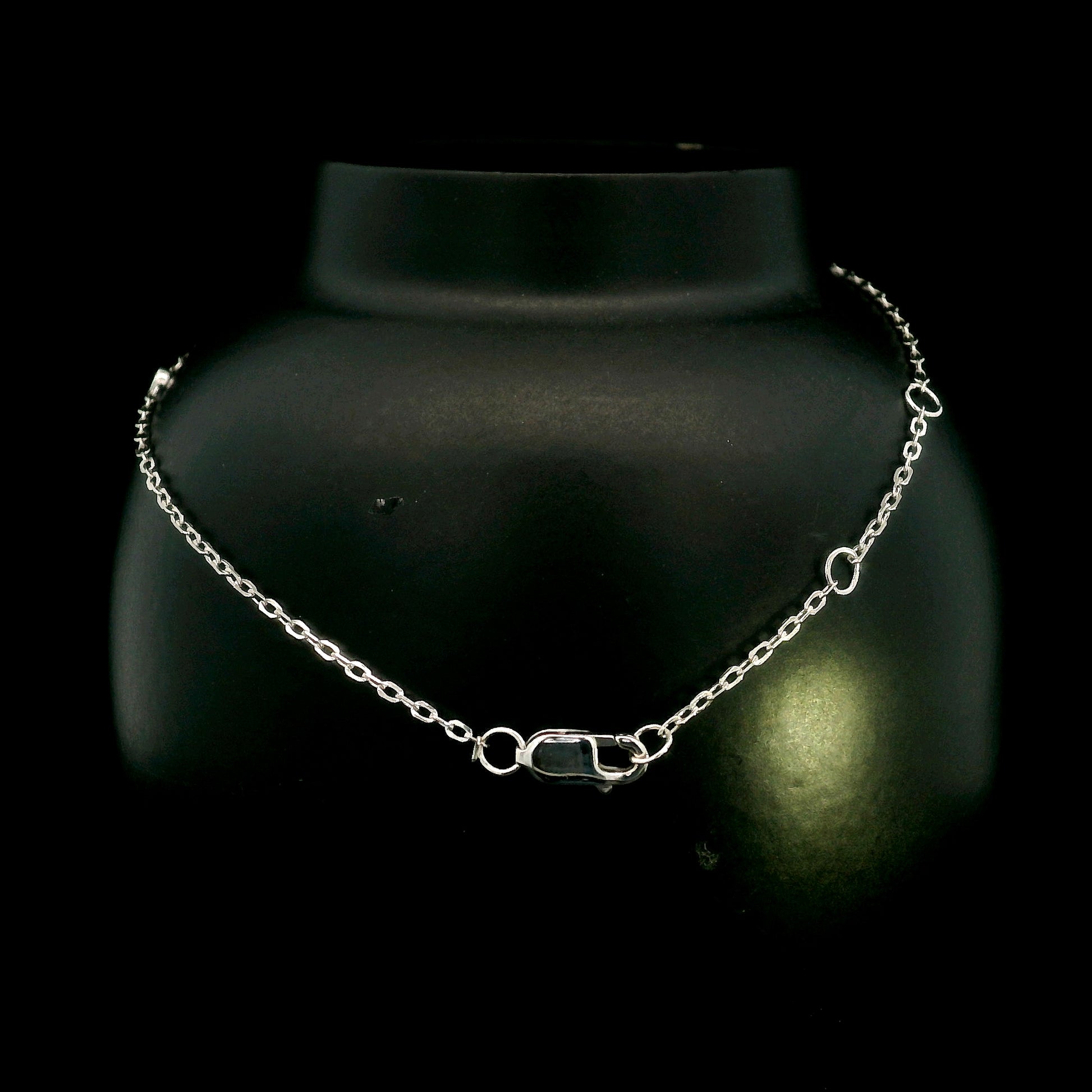 Diamond chain bracelet in 18K white gold featuring a pavé diamond star motif with bezel-set station diamonds totalling 0.16 carat.