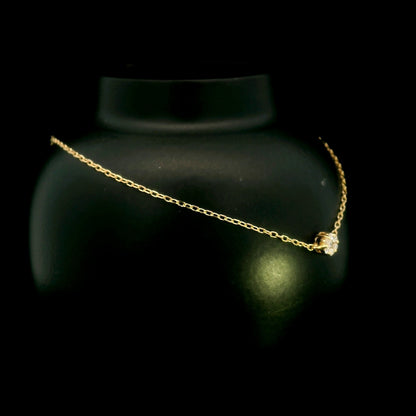 18K yellow gold diamond flower bracelet featuring a natural diamond floral motif on a delicate chain.