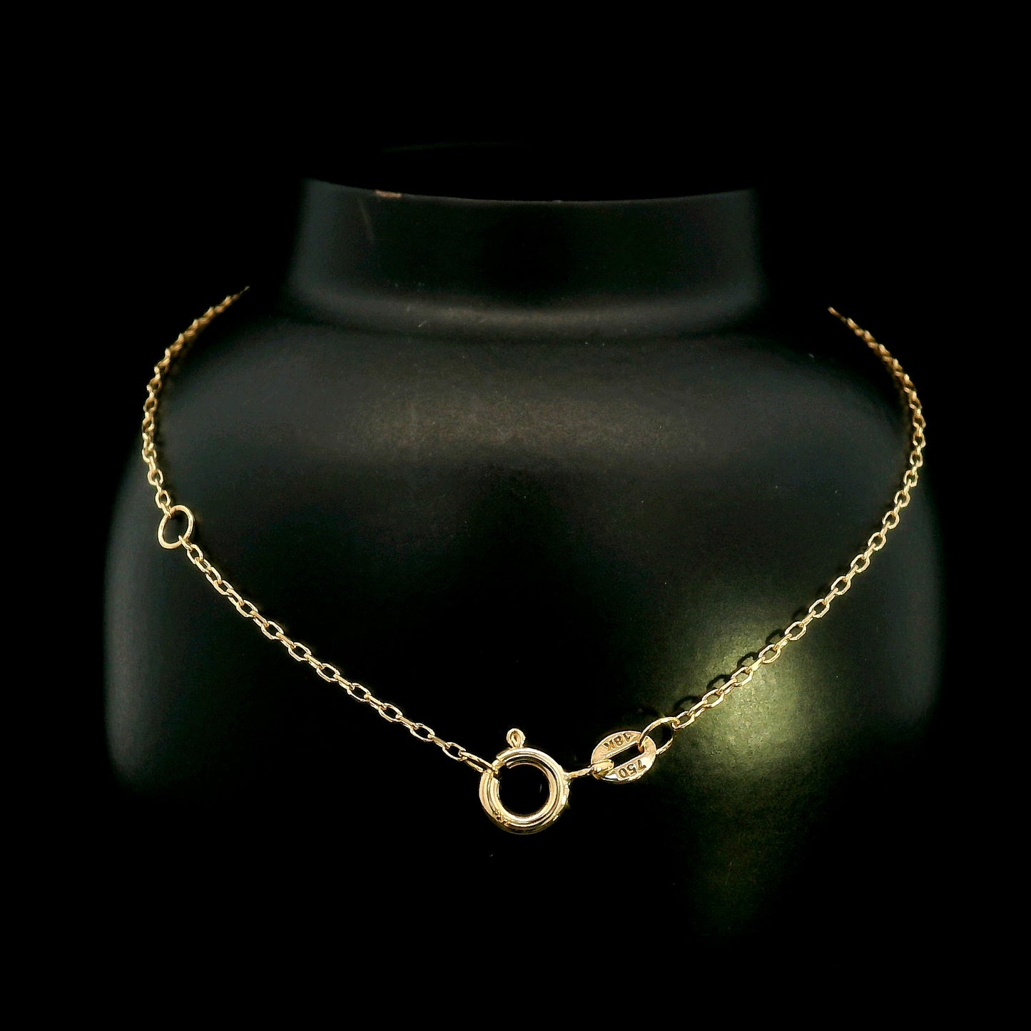 18K yellow gold diamond flower bracelet featuring a natural diamond floral motif on a delicate chain.