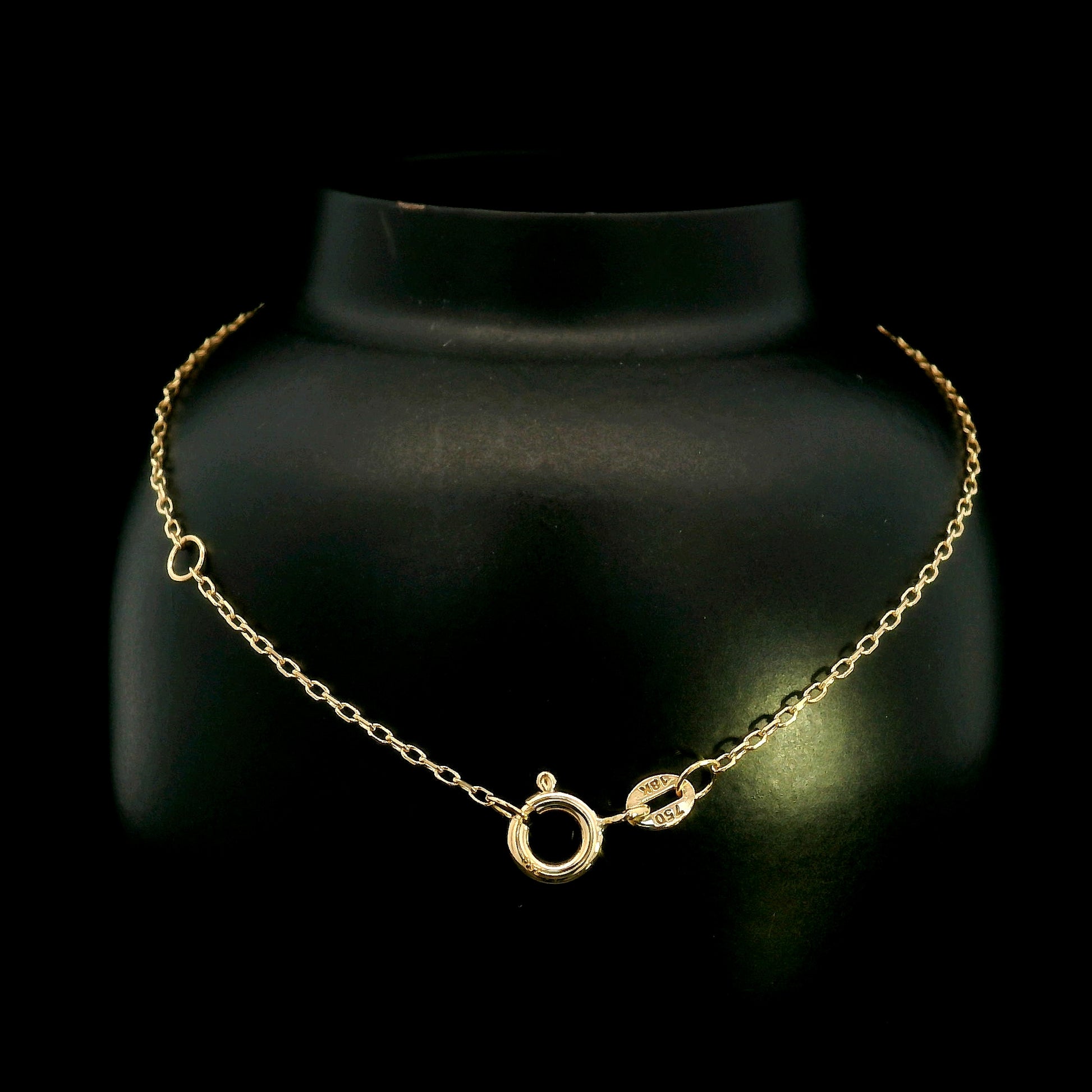 18K yellow gold diamond flower bracelet featuring a natural diamond floral motif on a delicate chain.