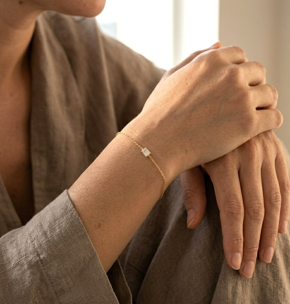 18K yellow gold bracelet with baguette and round natural diamonds in a geometric centre design on a fine adjustable chain