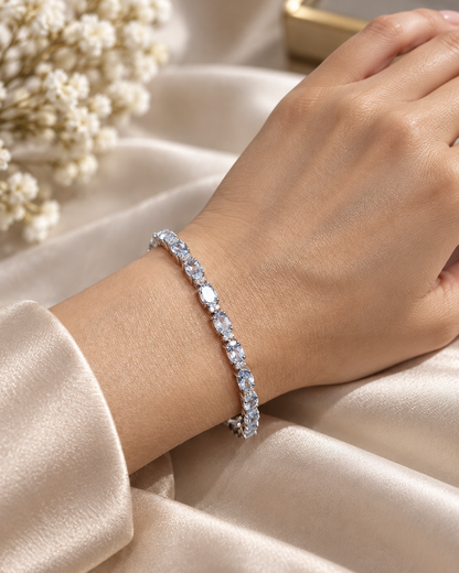 Aquamarine tennis bracelet in 18K white gold featuring oval blue aquamarine gemstones and sparkling diamond accents.