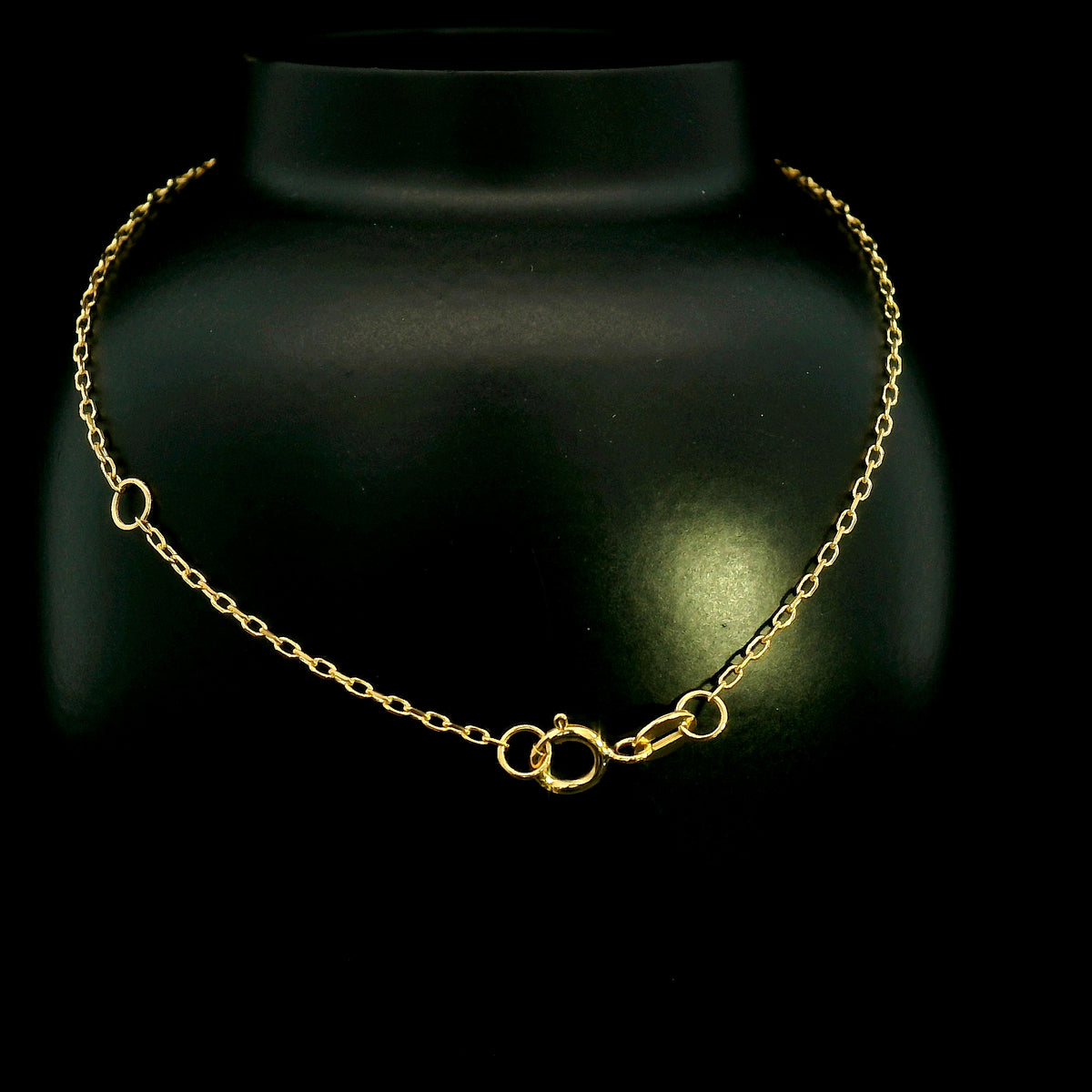 18K yellow gold diamond cluster bracelet featuring three round diamonds in a central prong setting on a delicate gold chain.