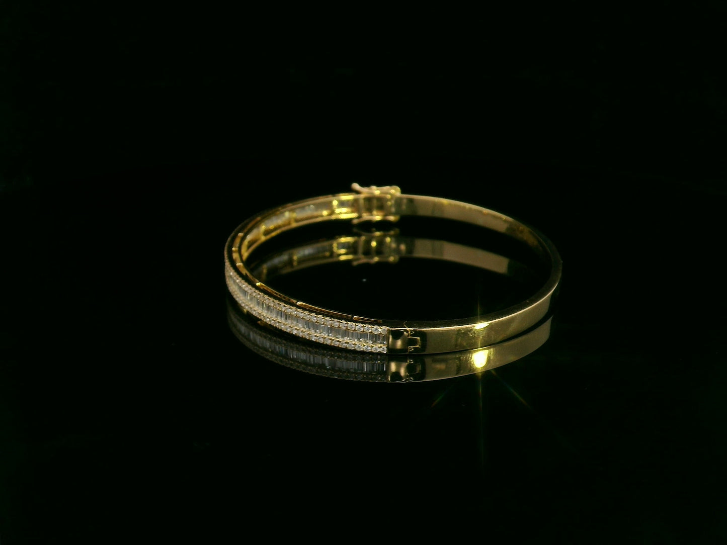 Round and baguette diamond bangle bracelet in 18K yellow gold with 1.57 carats of diamonds by Emirates Diamonds