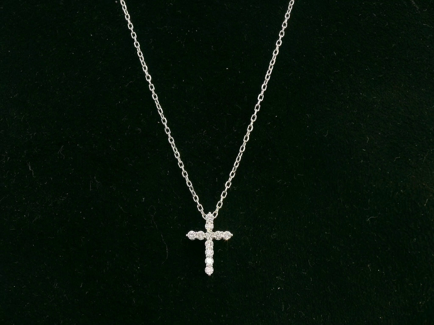 Diamond cross pendant necklace in 18K white gold with natural diamonds by Emirates Diamonds