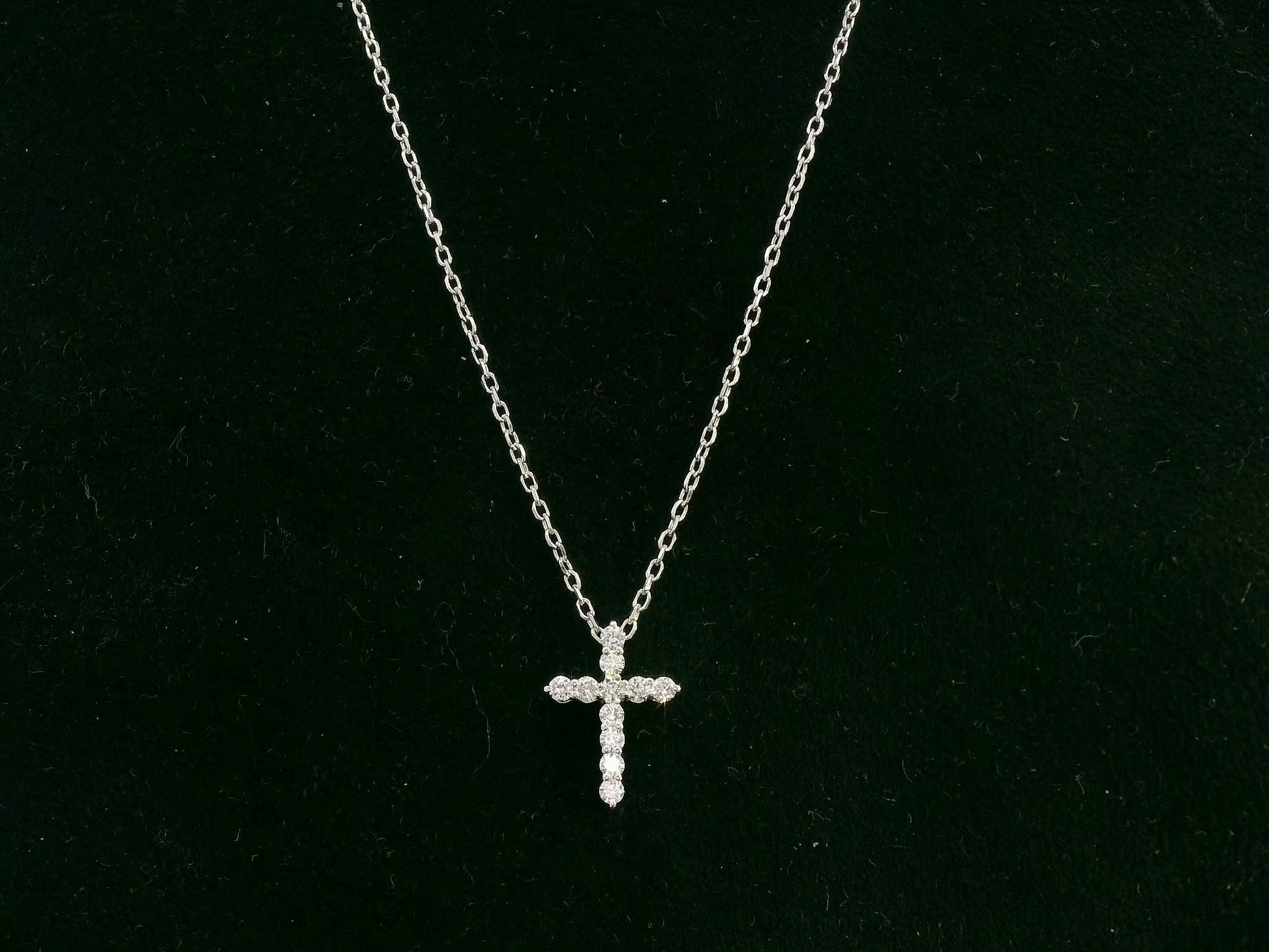 Diamond cross pendant necklace in 18K white gold with natural diamonds by Emirates Diamonds