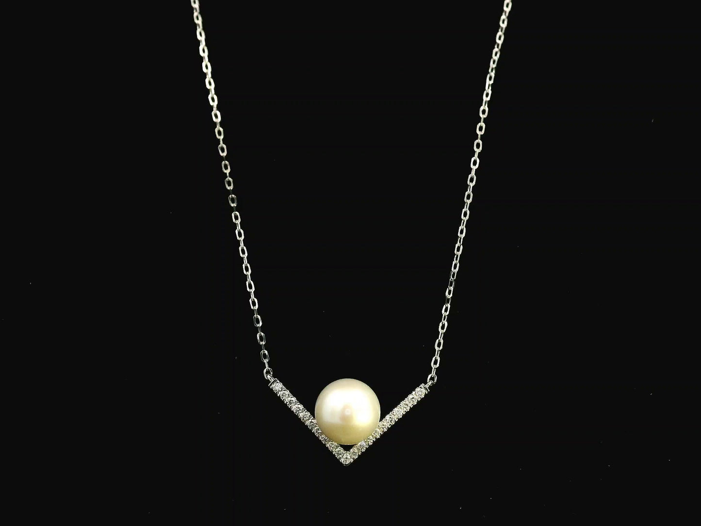 Freshwater pearl and diamond V necklace in 18K white gold with 8.5x9mm pearl – Emirates Diamonds