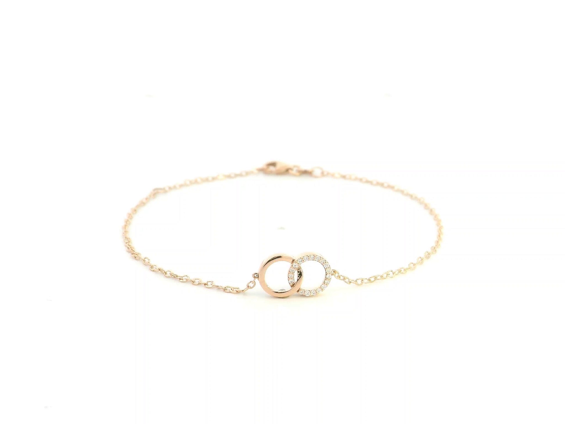 Diamond circle link bracelet in 18K rose gold with pavé diamonds by Emirates Diamonds