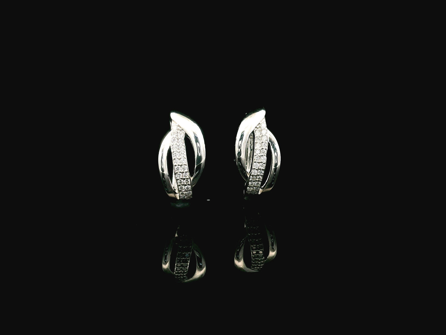 Diamond hoop earrings 0.16 carat in 18K white gold by Emirates Diamonds