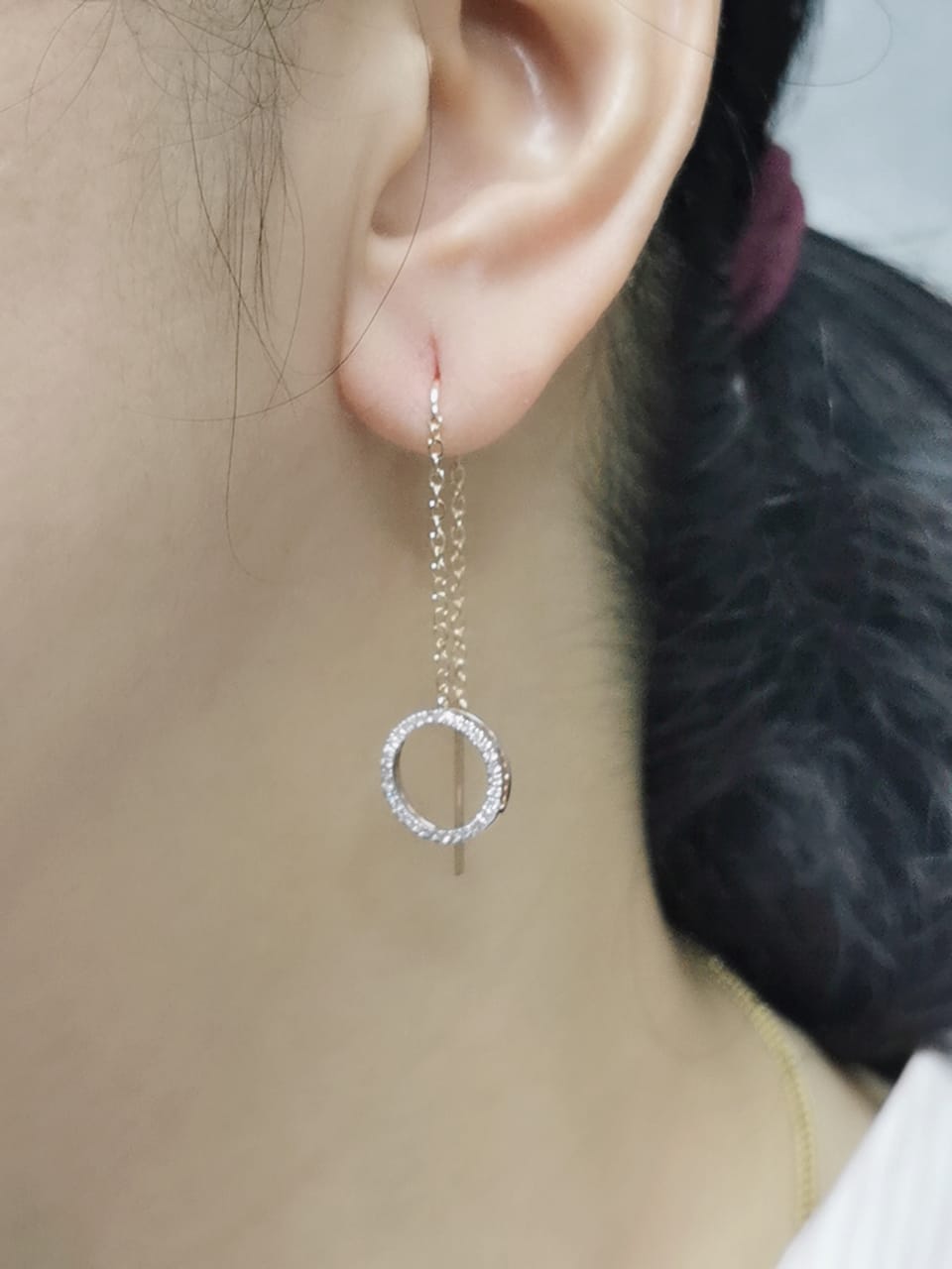  The Needle And Thread Style Earrings Feature A Delicate And Sleek Chain, Adorned With An Enchanting Open Circle Charm, Embellished With Diamonds. Whether It's A Joyous Celebration Or A Meaningful Milestone, These Earrings Are The Perfect Choice To Convey Love, Appreciation, And Warm Wishes On Any Occasion.