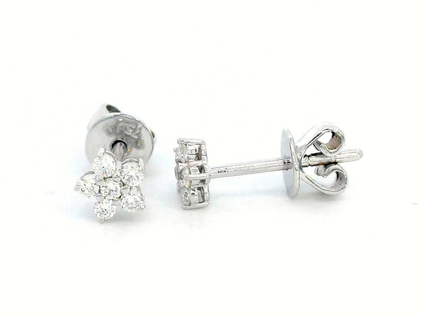 Elegant 18K Gold Flower Cluster Diamond Stud Earrings (0.15ct Diamonds)