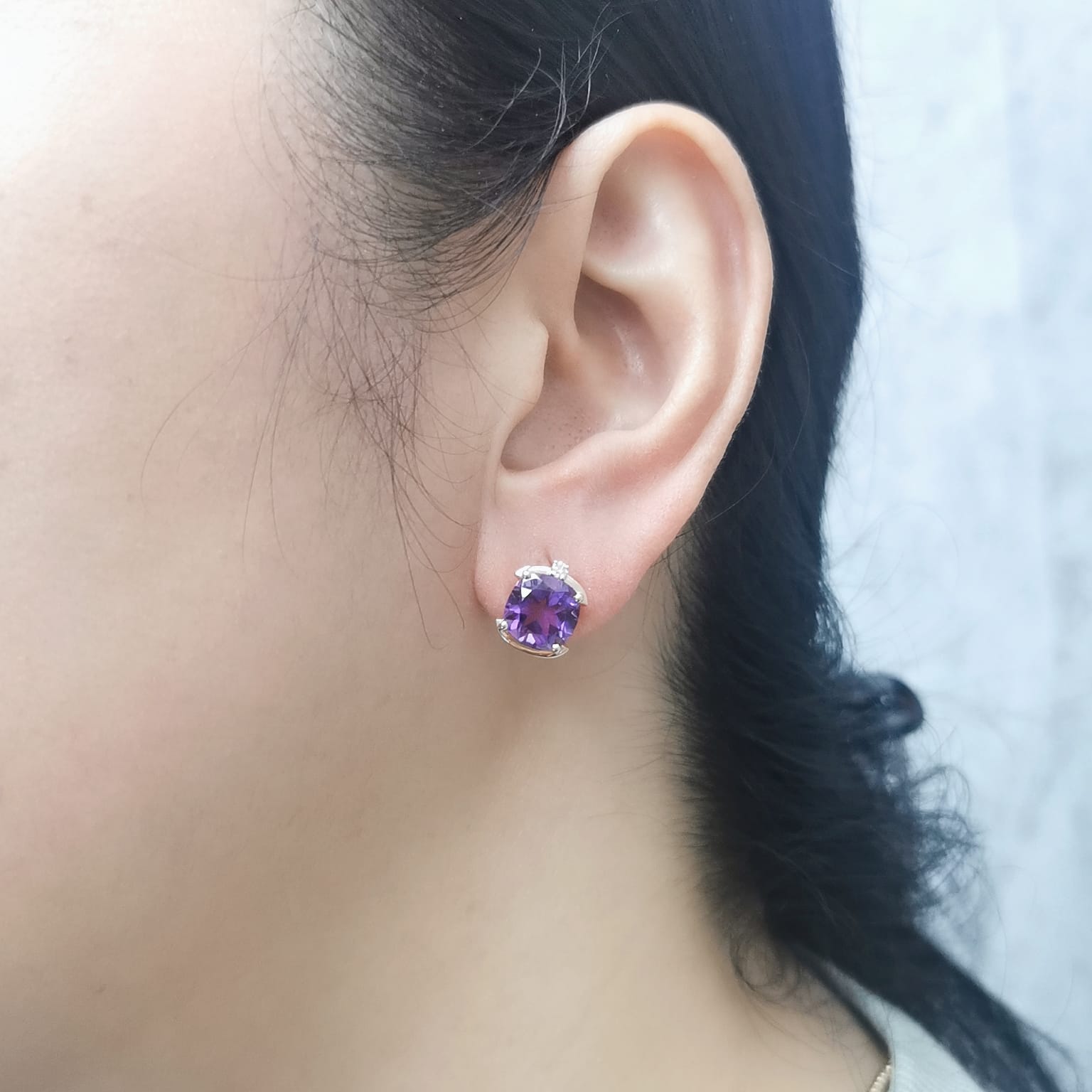 18K gold cushion-cut amethyst stud earrings featuring vibrant 3.99-carat amethysts with diamond accents totaling 0.05 carat.