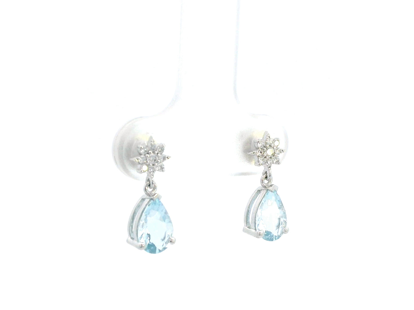 18K white gold aquamarine and diamond drop earrings featuring pear-cut aquamarine gemstones (1.08 CT total) and a brilliant diamond cluster (0.11 CT total), set in a classic drop design.