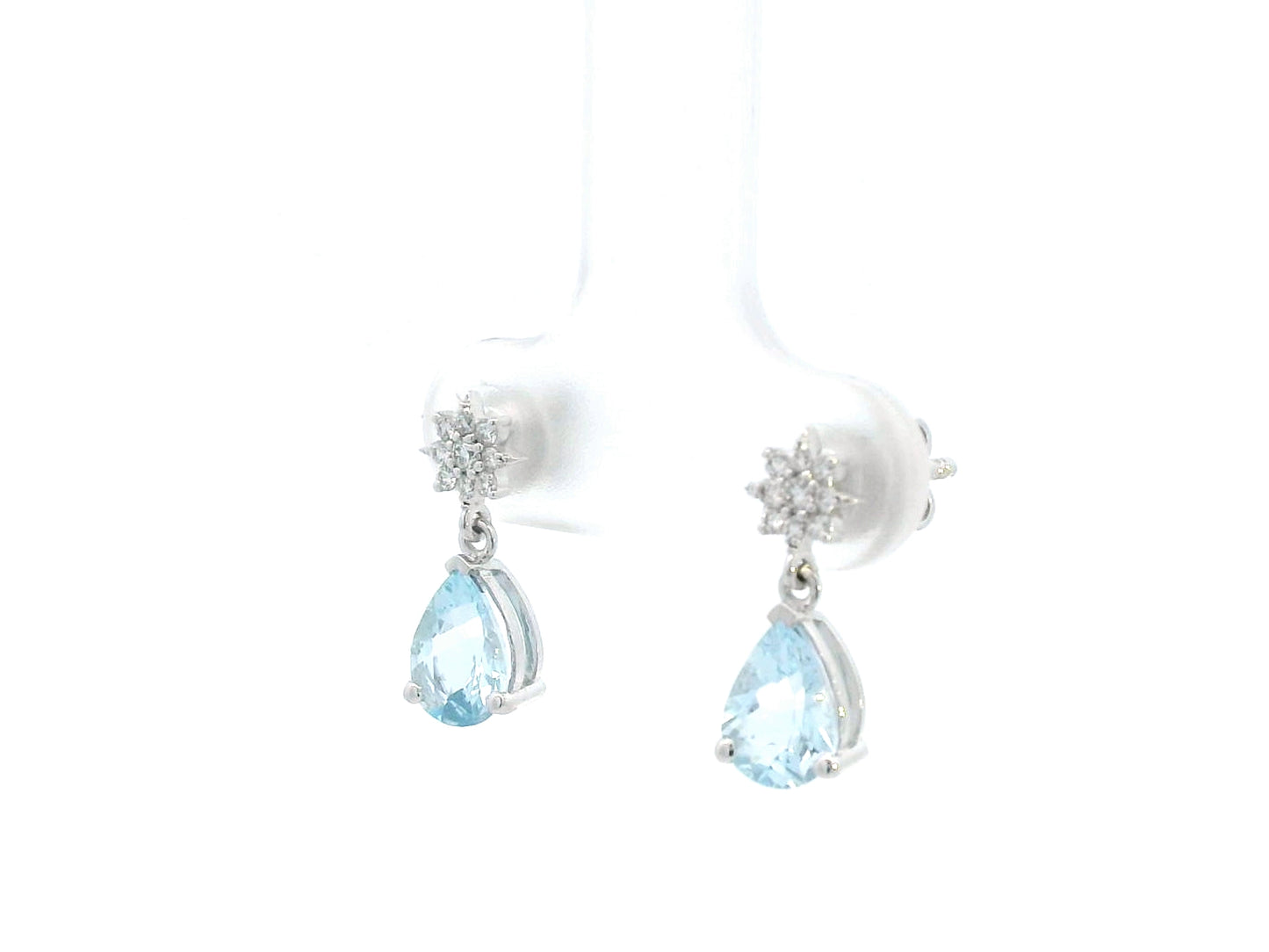 18K white gold aquamarine and diamond drop earrings featuring pear-cut aquamarine gemstones (1.08 CT total) and a brilliant diamond cluster (0.11 CT total), set in a classic drop design.