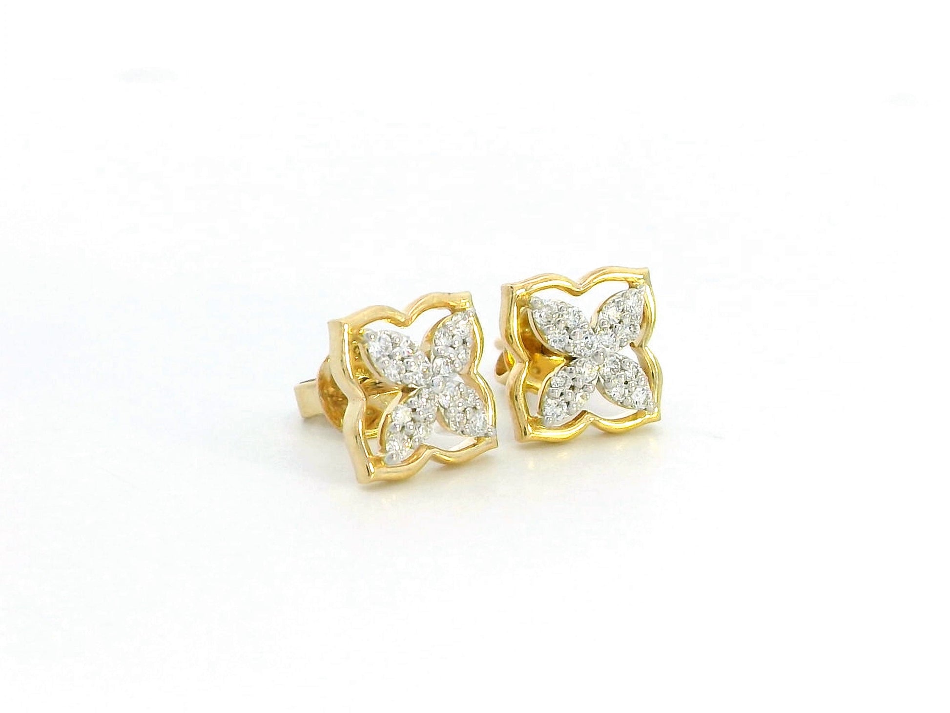 18K Yellow Gold Clover Diamond Stud Earrings featuring 0.25 carats of round-cut diamonds in a floral-inspired four-petal design with a scalloped gold border.