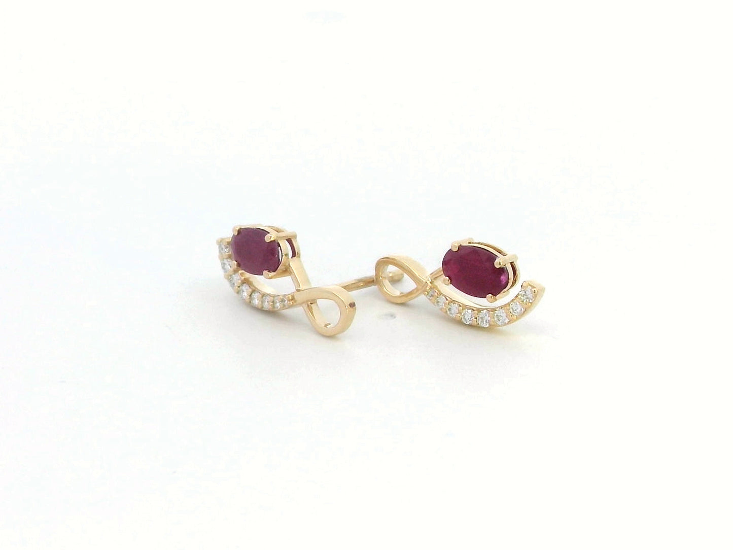 18K yellow gold infinity stud earrings featuring 1.02 carats of oval-cut rubies and 0.14 carats of diamonds.