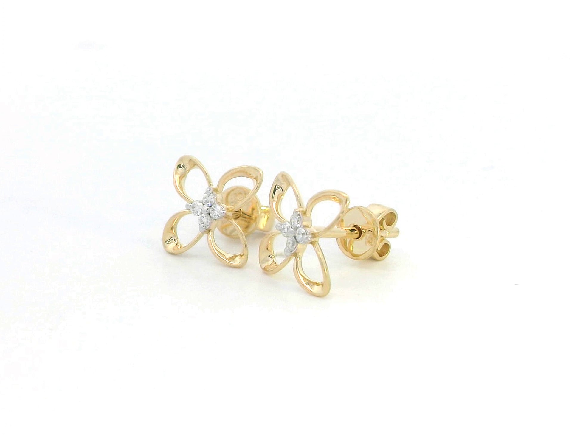 18K gold floral stud earrings with 0.05ct diamonds, featuring an open-petal design for a delicate, minimalist look.