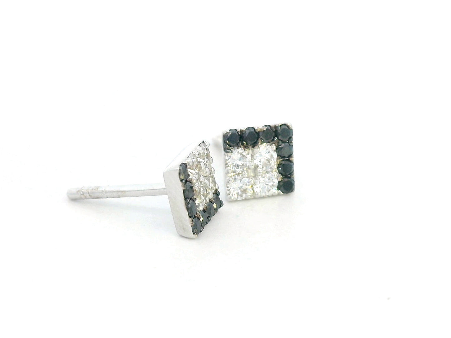 Square stud earrings with black and white round diamonds in 18K gold with push-back closure