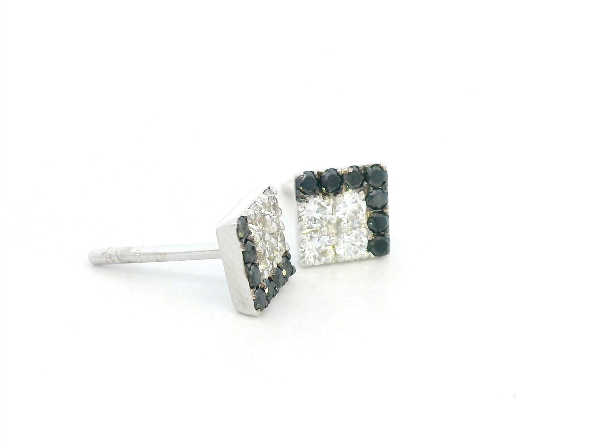 Square stud earrings with black and white round diamonds in 18K gold with push-back closure