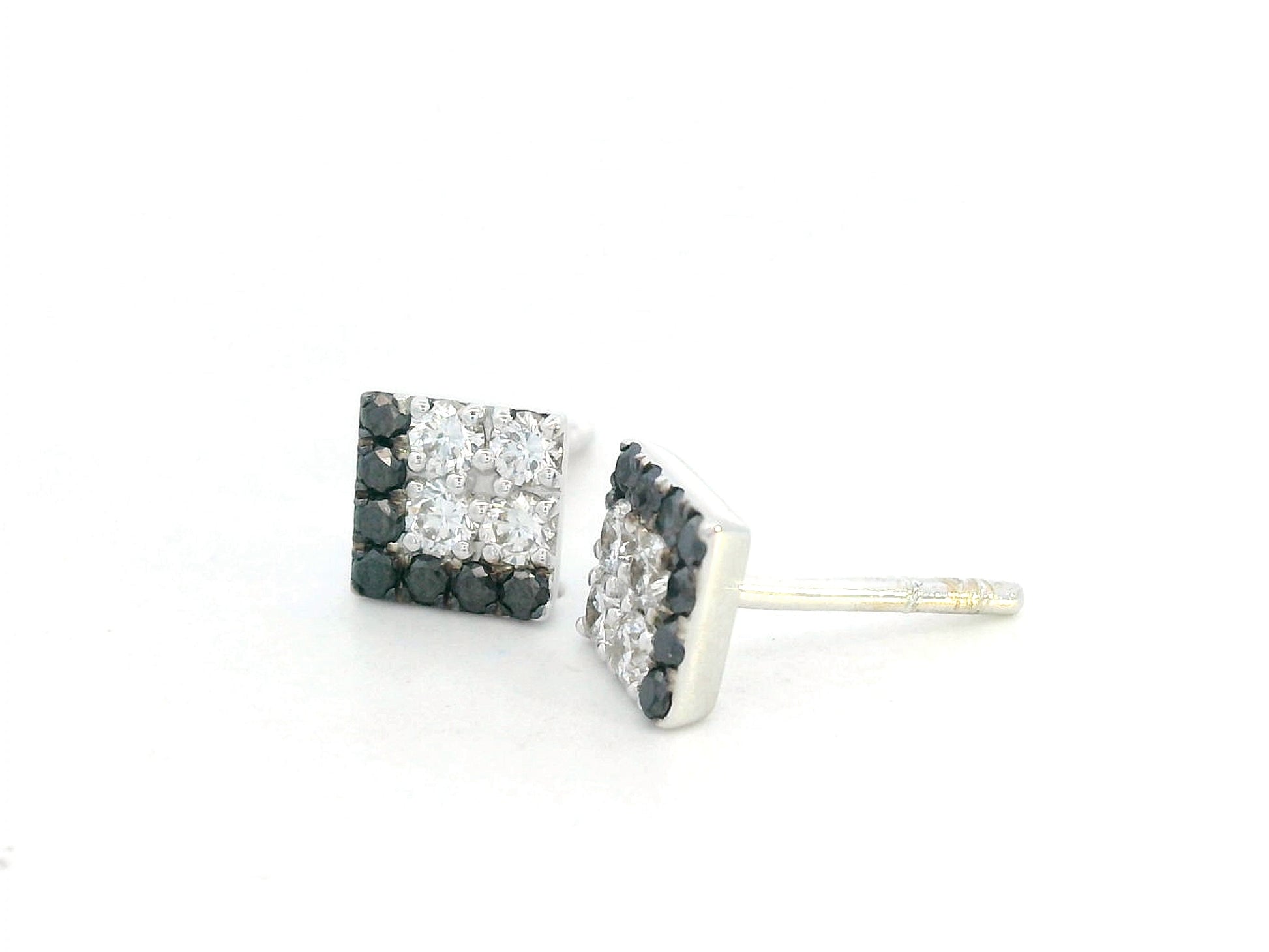 Square stud earrings with black and white round diamonds in 18K gold with push-back closure