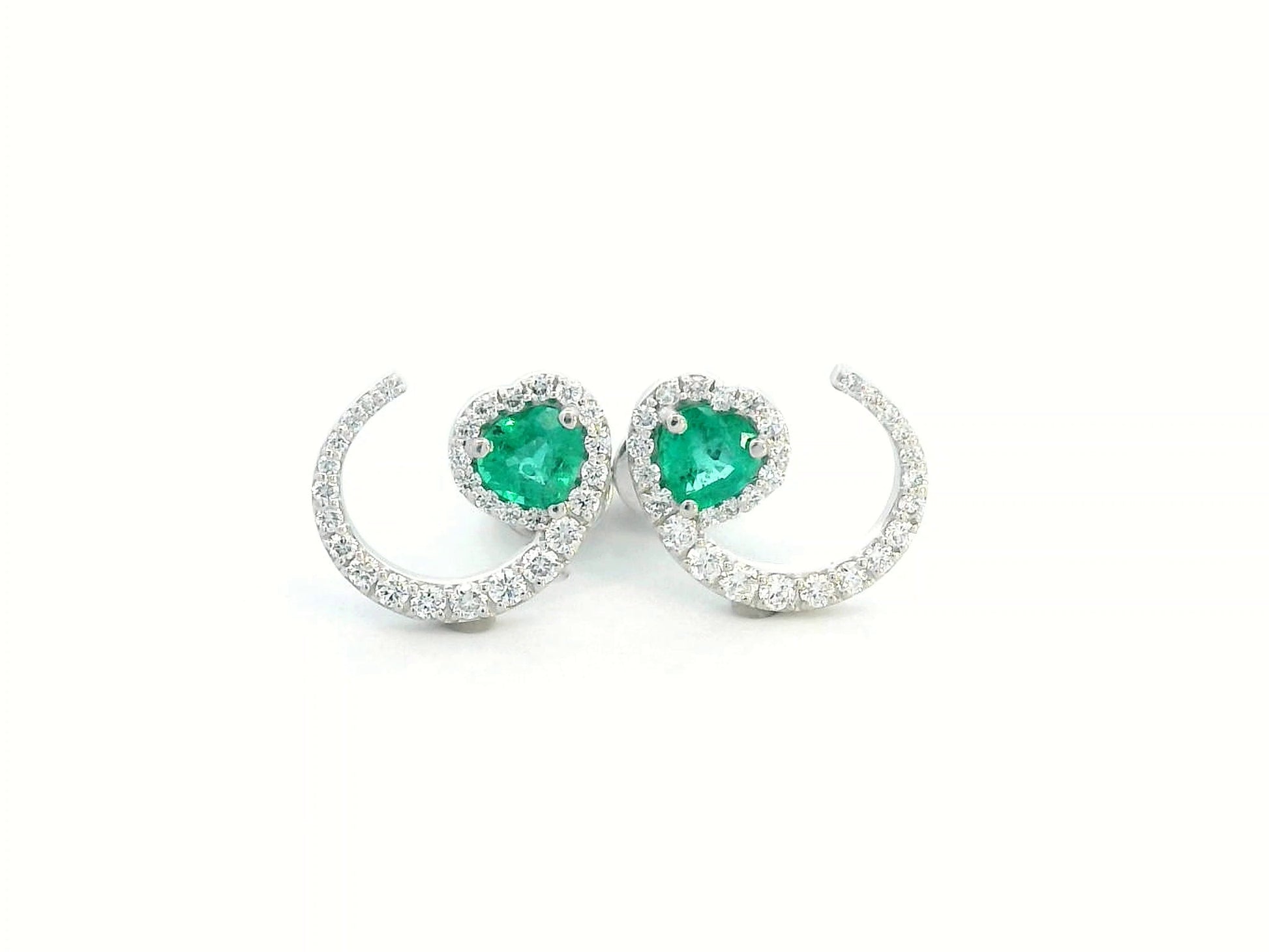 Luxury 18K gold heart-shaped emerald and diamond earrings – 0.55 Ct emeralds, 0.42 Ct diamonds, elegant stud design