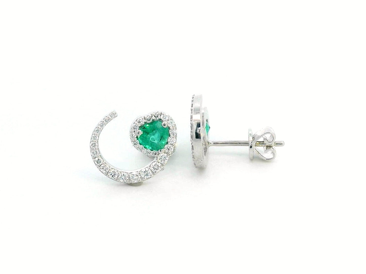 Luxury 18K gold heart-shaped emerald and diamond earrings – 0.55 Ct emeralds, 0.42 Ct diamonds, elegant stud design