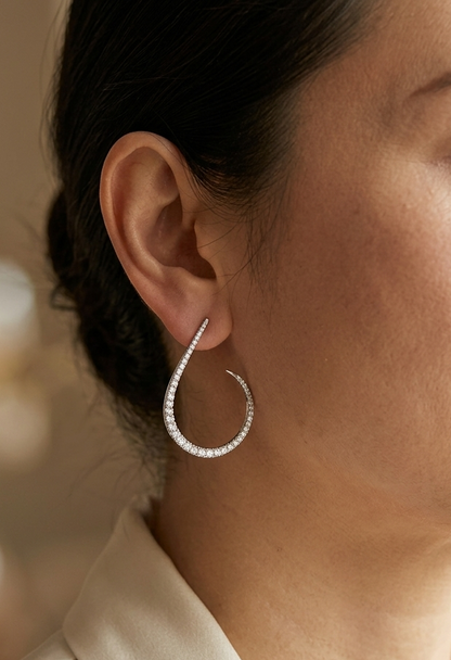 18K Gold Diamond Curve Earrings – Contemporary Elegance