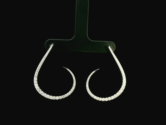 18K gold diamond curve earrings with 1.32 carats of diamonds, featuring a sleek and modern design for a sophisticated look.