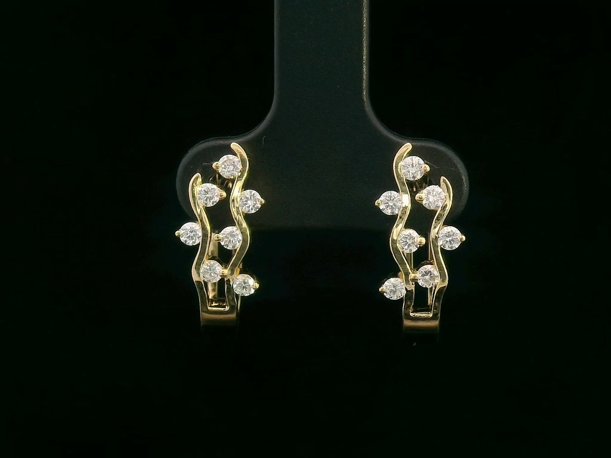 18K Yellow Gold Hoop Earrings with Wave-Inspired Diamond Design – 0.40ct Total

