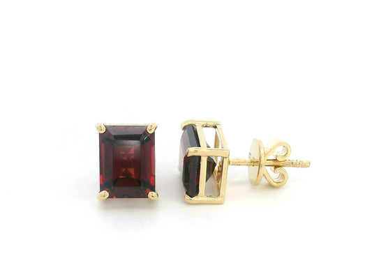 18K yellow gold earrings with emerald-cut garnets in four-prong setting, 4.29 carat total

