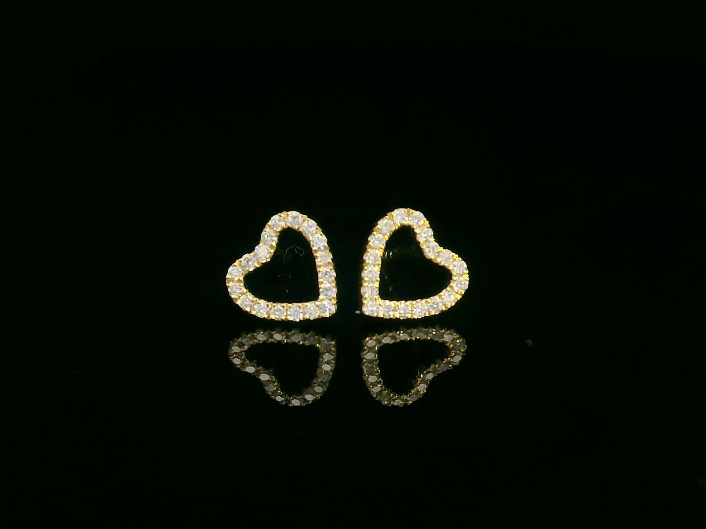 Heart-shaped diamond stud earrings in 18K yellow gold with 0.17 carat diamonds and screw-back posts

