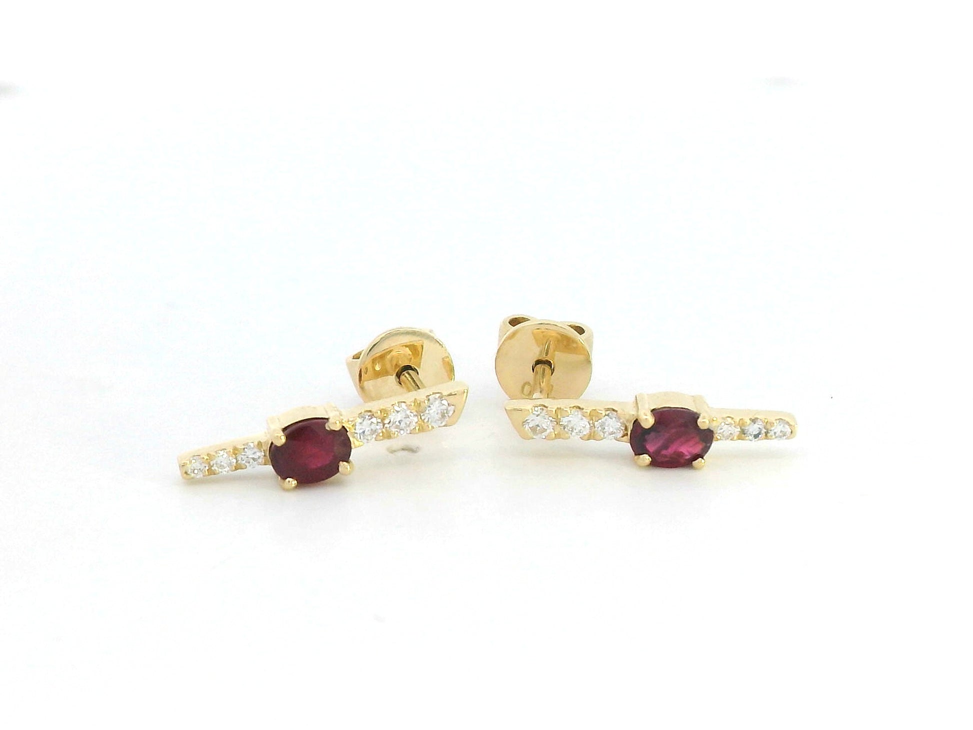 18K gold vertical earrings with 0.51ct oval rubies and 0.16ct round diamonds in a linear design with screw-back posts