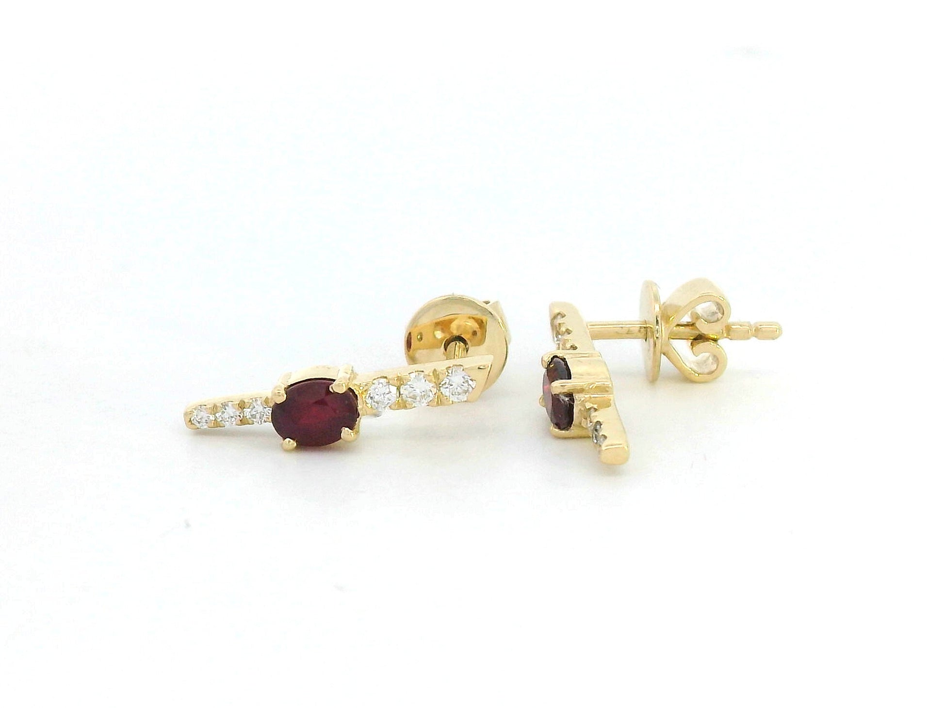 18K gold vertical earrings with 0.51ct oval rubies and 0.16ct round diamonds in a linear design with screw-back posts