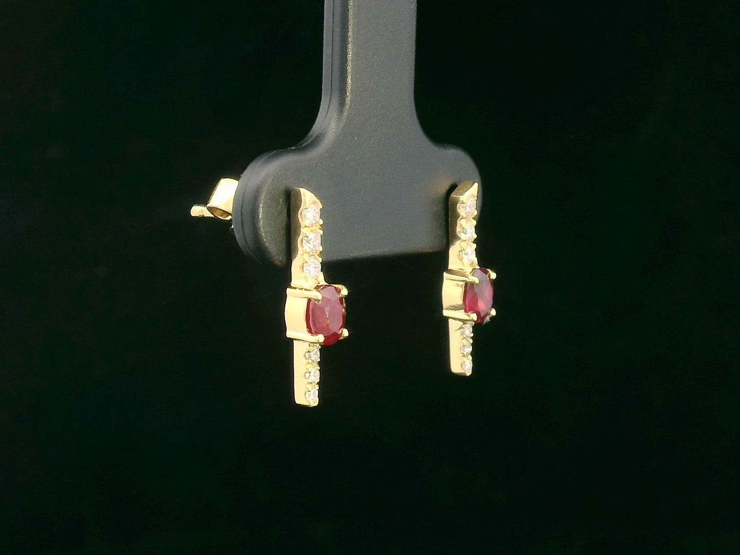 18K gold vertical earrings with 0.51ct oval rubies and 0.16ct round diamonds in a linear design with screw-back posts