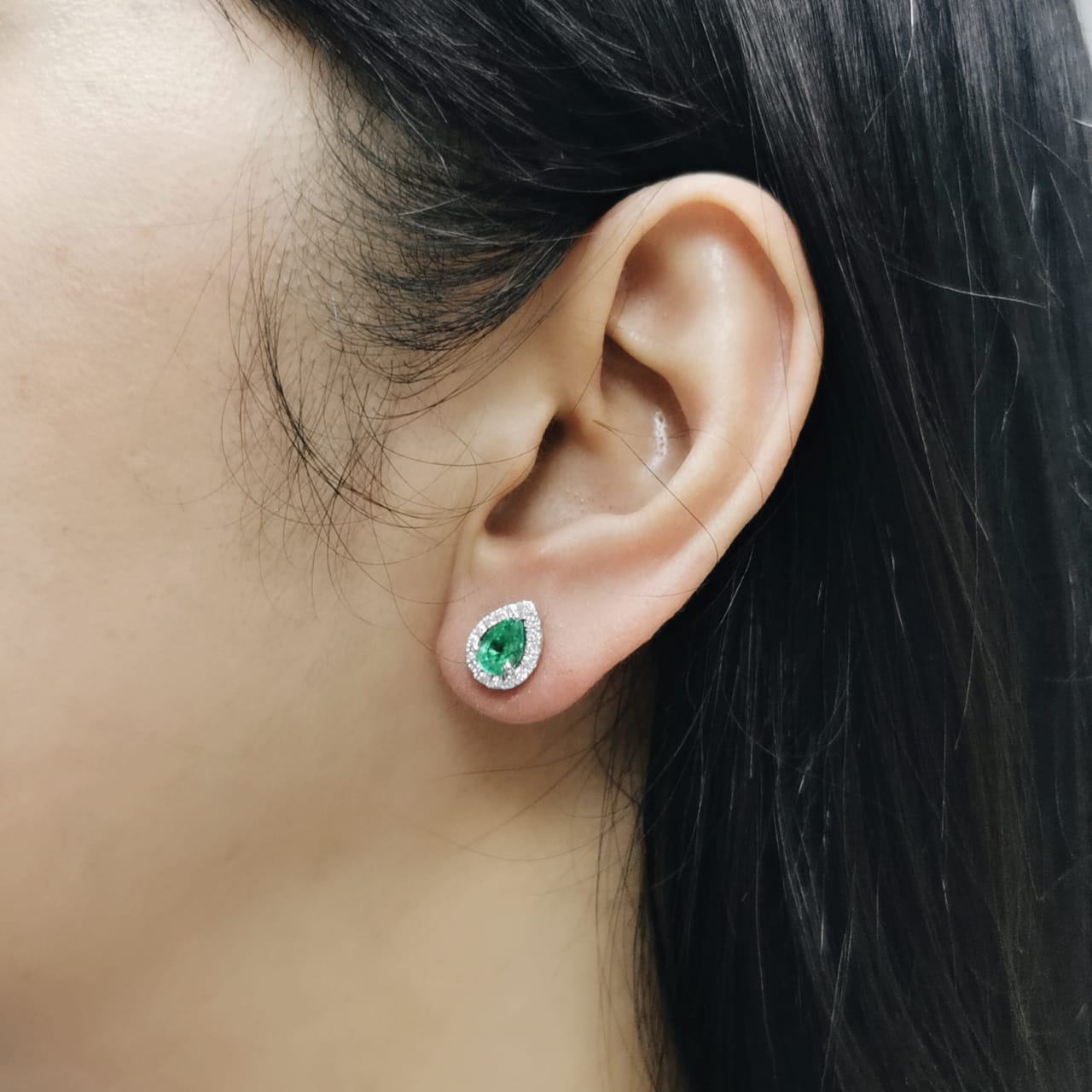 Pear-cut emerald and diamond halo earrings in 18K white gold

