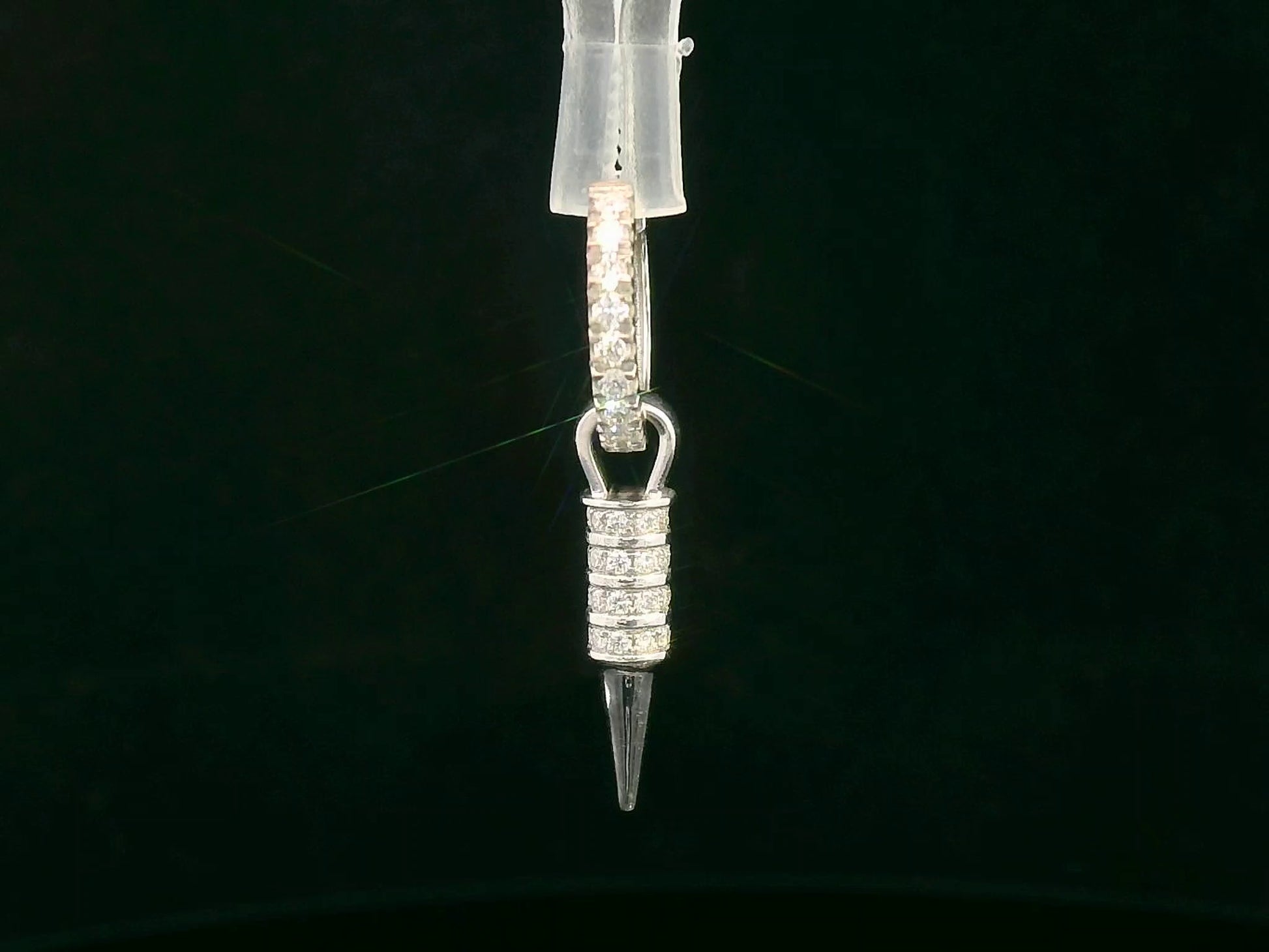18K gold men’s single drop earring with spike-shaped pendant and pavé diamonds – 0.27ct total