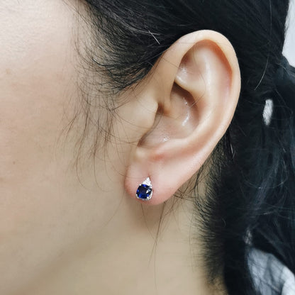White gold stud earrings with cushion-cut sapphires and round diamonds
