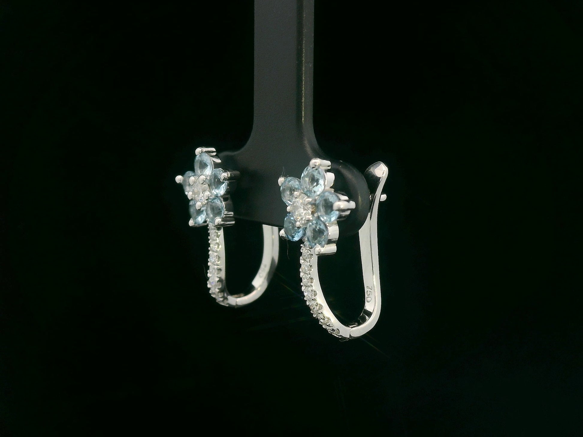 Aquamarine and diamond flower earrings in white gold