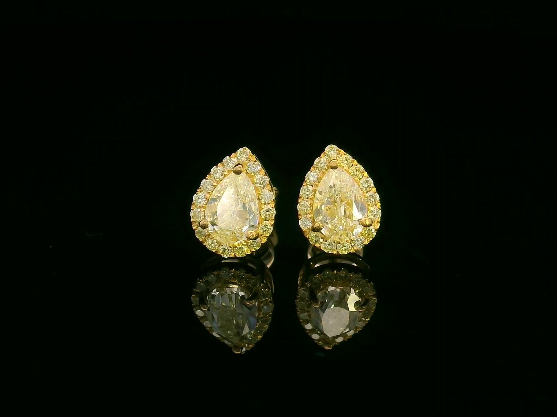 18K yellow gold halo stud earrings with pear-shaped fancy yellow diamonds