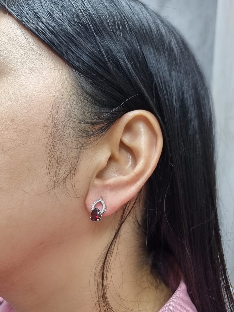 18k white gold stud earrings with oval garnets totaling 1.92 carat and 0.18 carat diamonds in open teardrop design