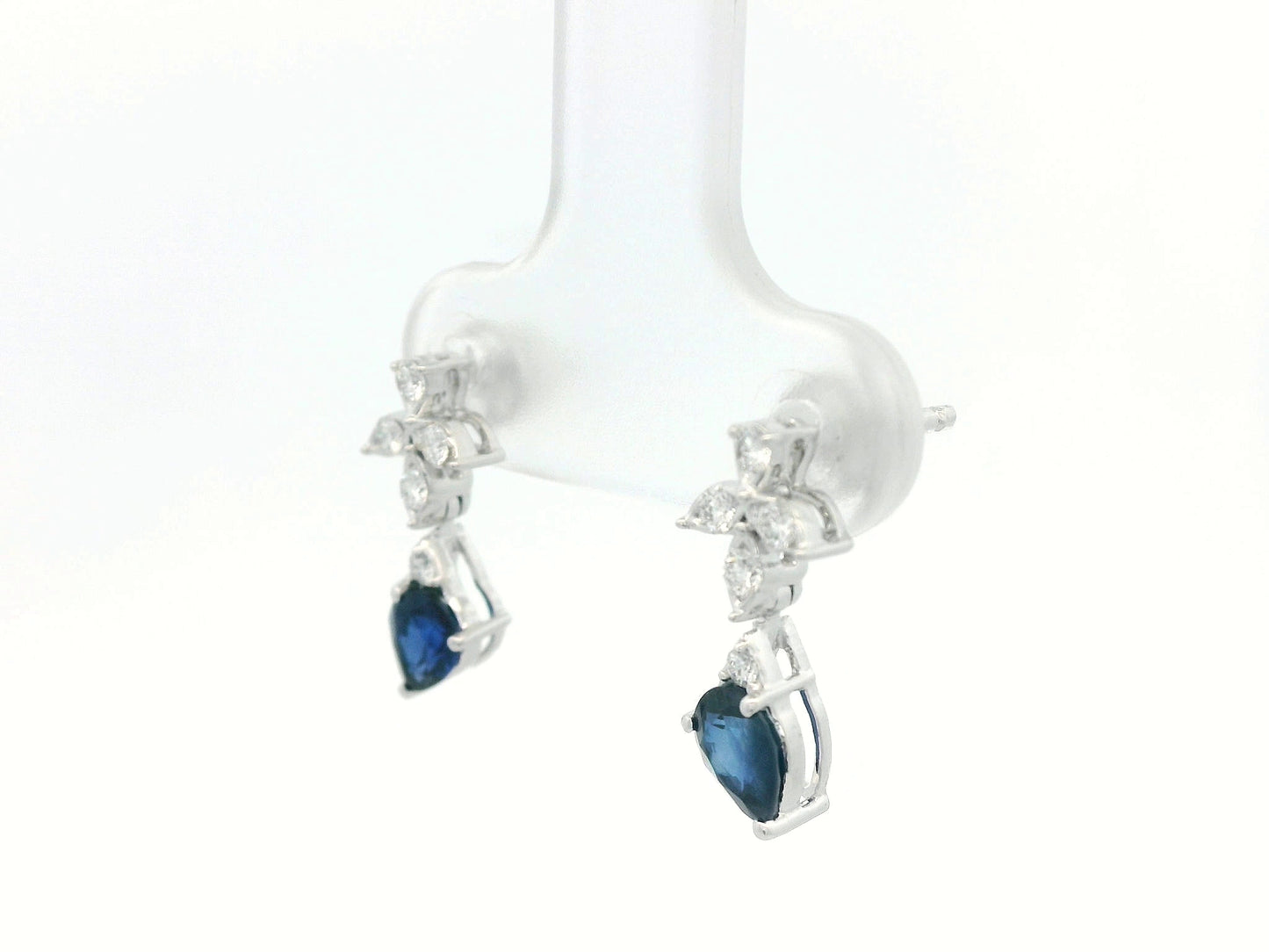 18k white gold floral stud earrings with 0.79 carat pear-cut blue sapphires dangling from 0.16 carat diamond clusters