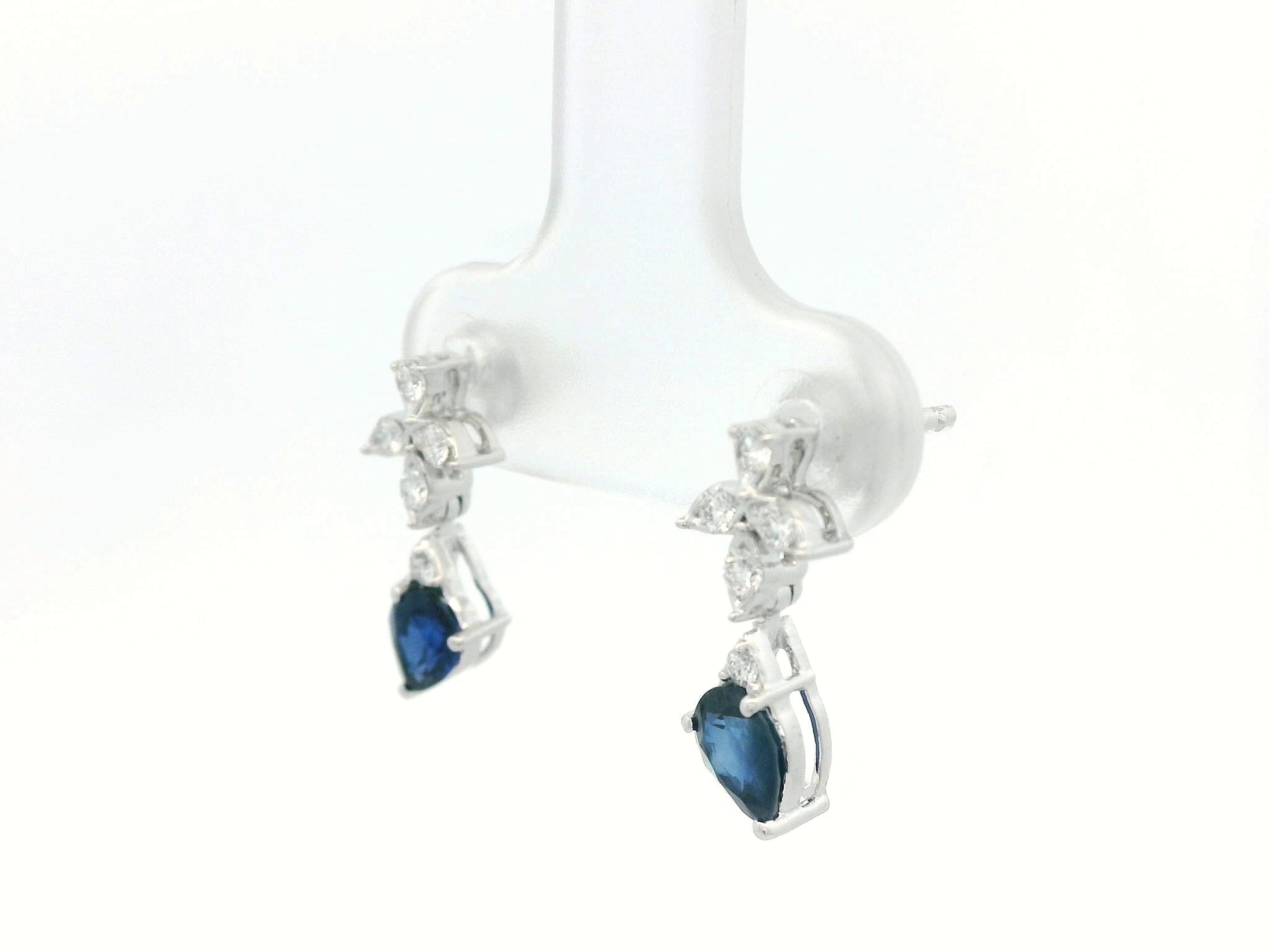 18k white gold floral stud earrings with 0.79 carat pear-cut blue sapphires dangling from 0.16 carat diamond clusters
