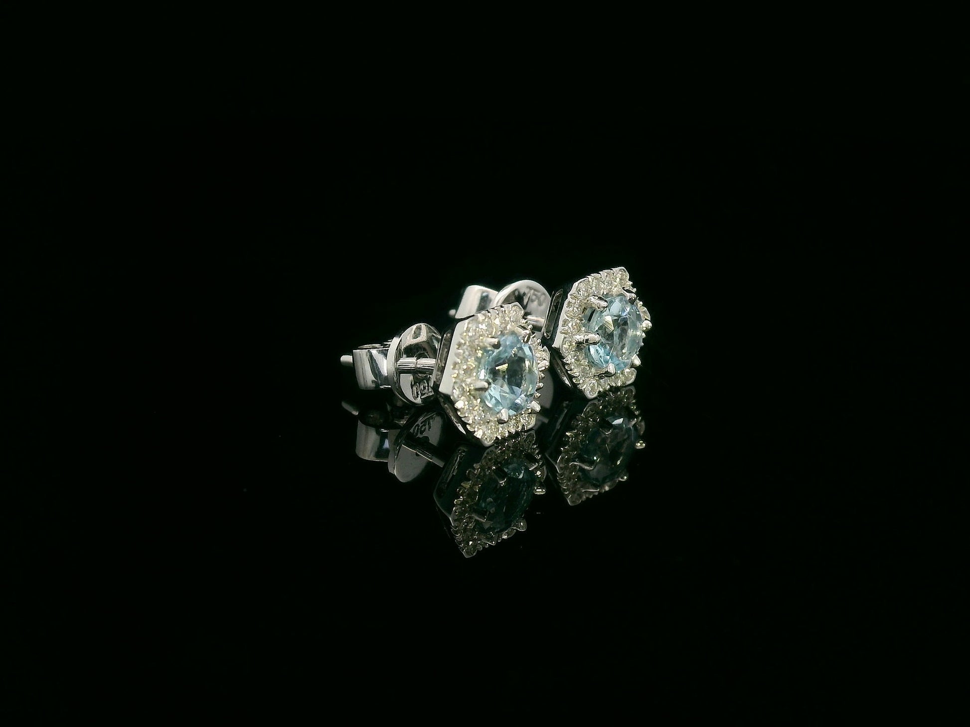 Side view showing hexagonal halo and stud setting
