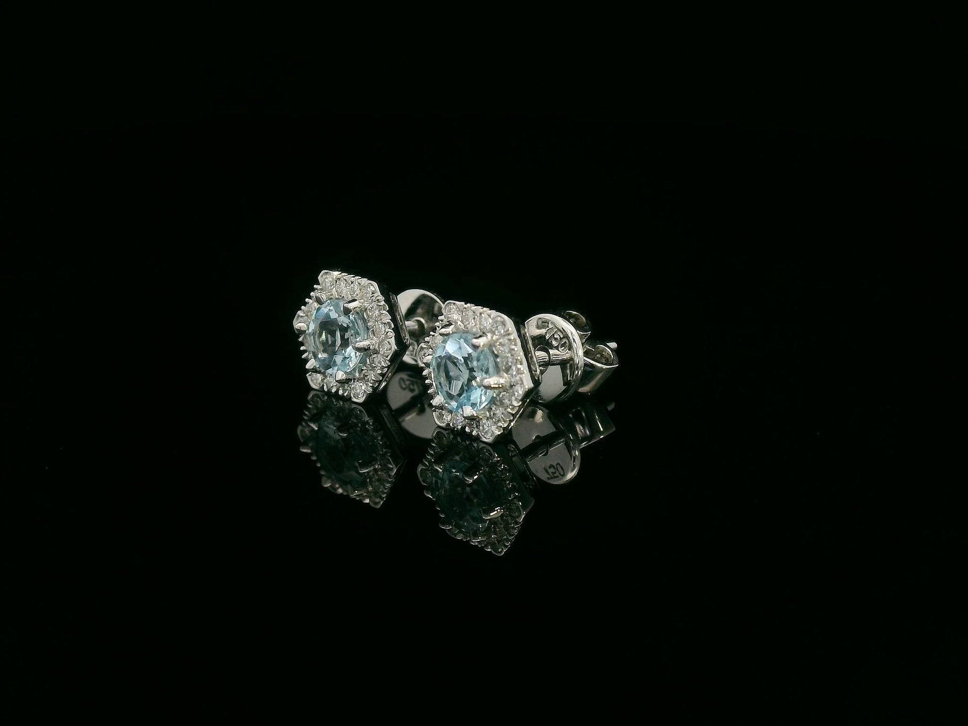 Side view showing hexagonal halo and stud setting
