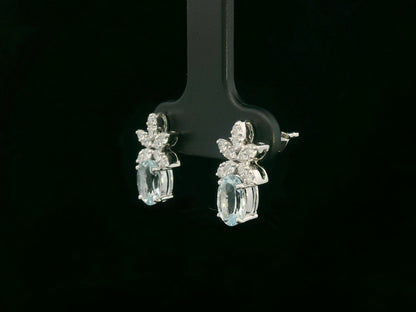 Side view highlighting the two-part design and prong setting