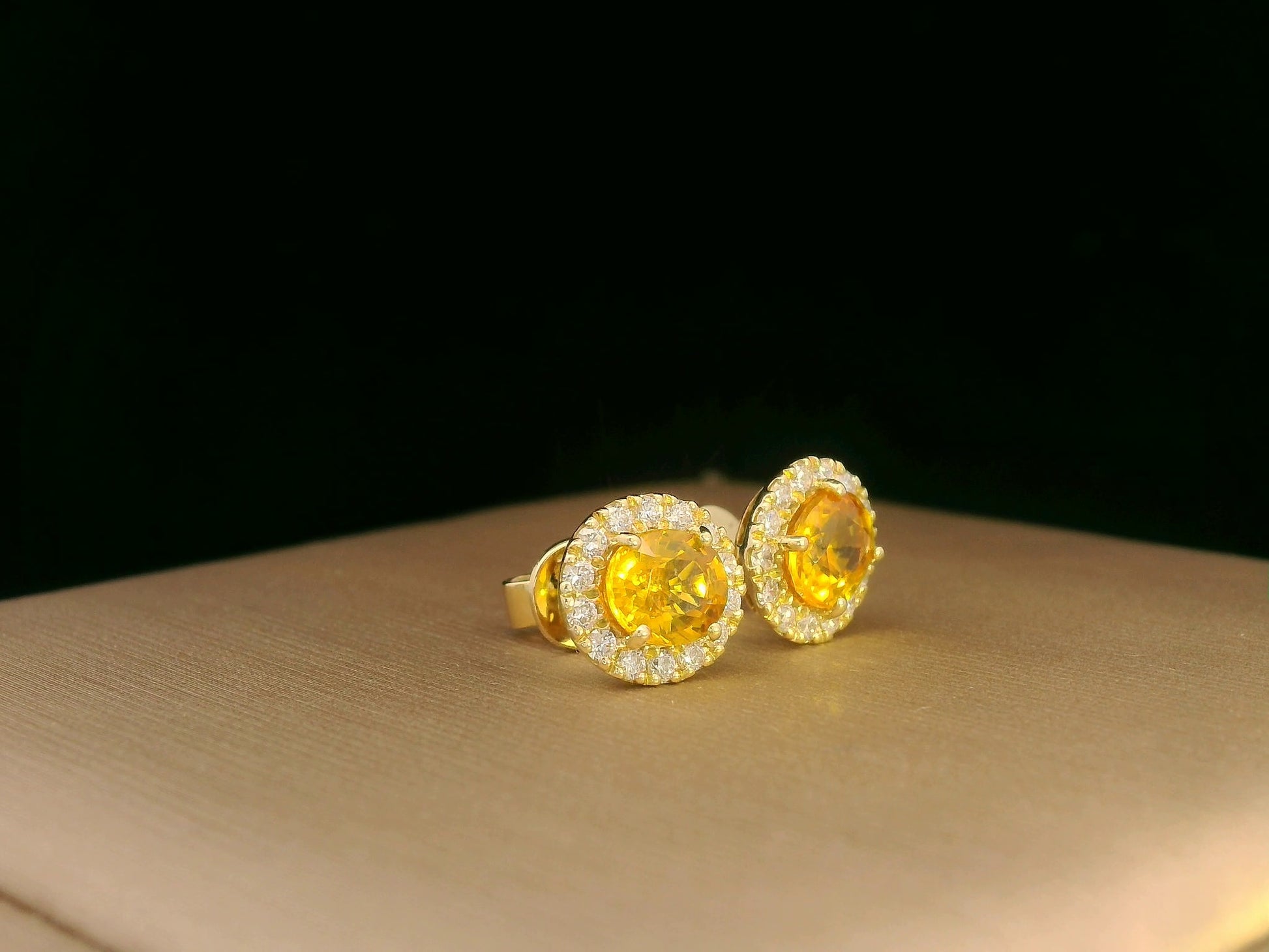 18K yellow gold yellow sapphire and diamond halo stud earrings – 1.69ct oval yellow sapphire with 0.32ct diamond halo, fine jewelry by Emirates Diamonds