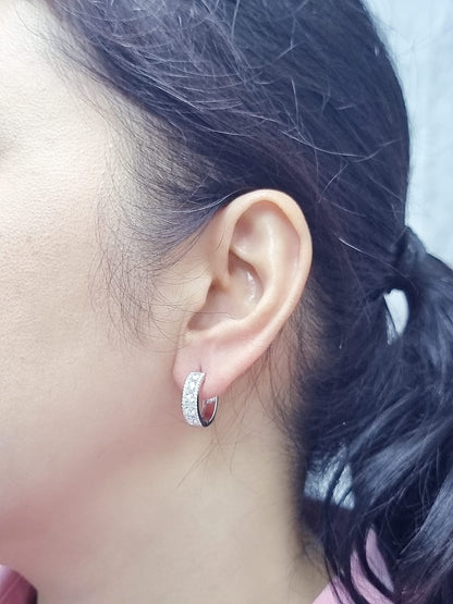 18K white gold geometric hoop earrings with baguette and round-cut diamonds, total 1.06ct